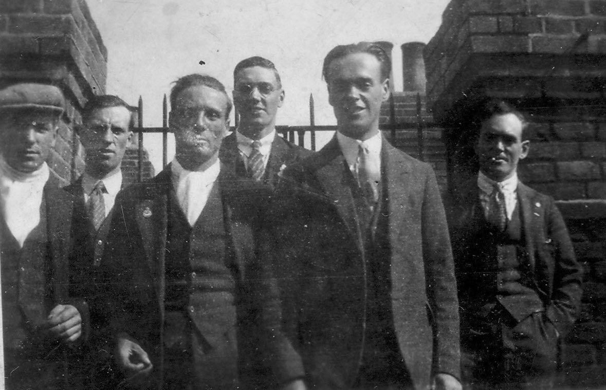 Harold with 5 brothers 1929